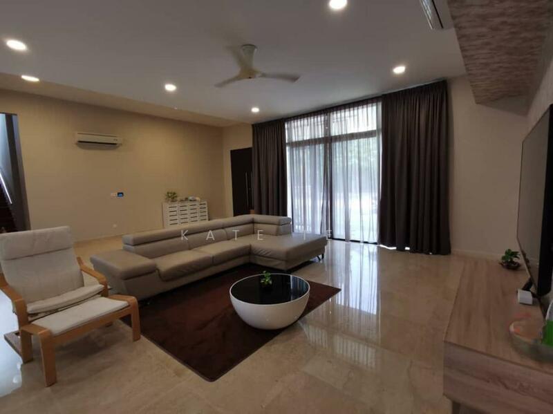 Noble Park Grand Pool Villas East Ledang - 1