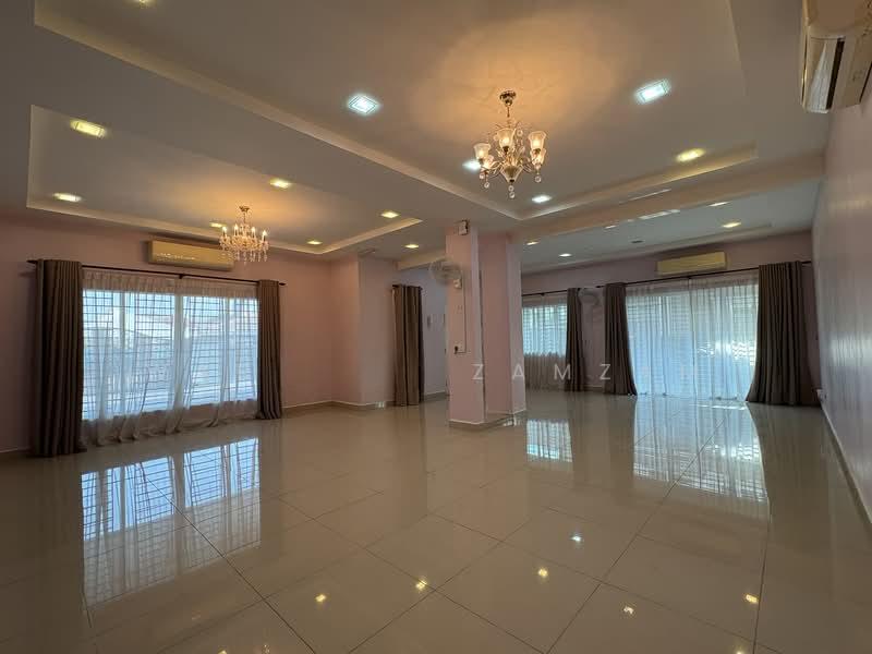 Bandar Tasik Kesuma - 1