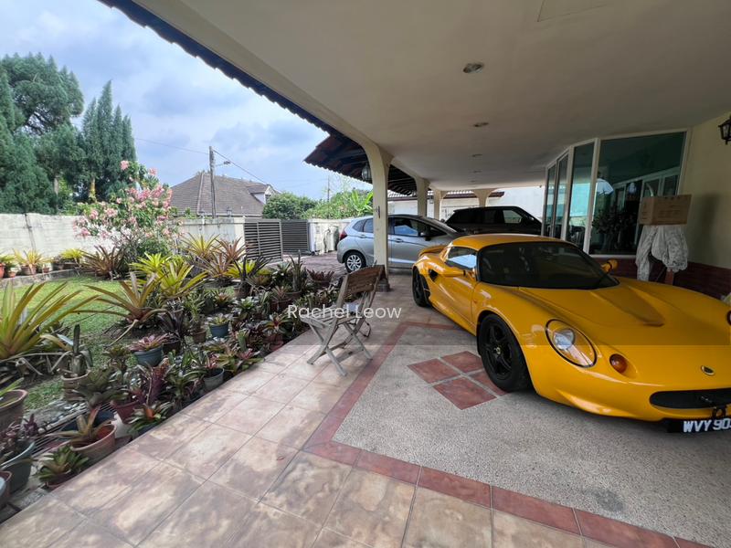 Bungalow at Seksyen 6 - 2