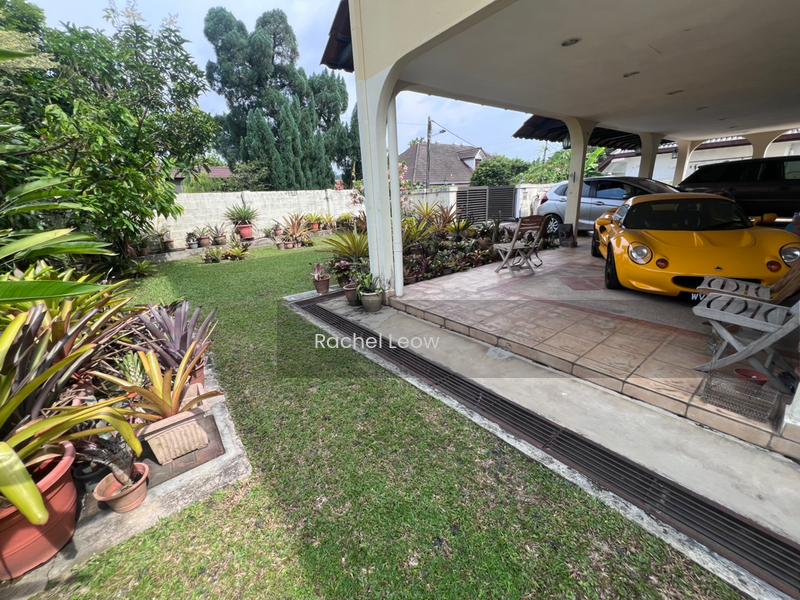 Bungalow at Seksyen 6 - 4