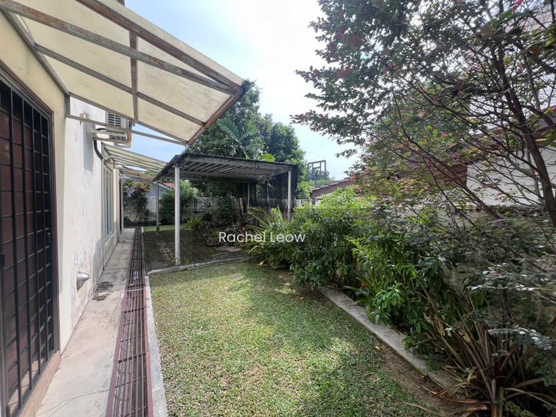 Bungalow at Seksyen 6 - 5