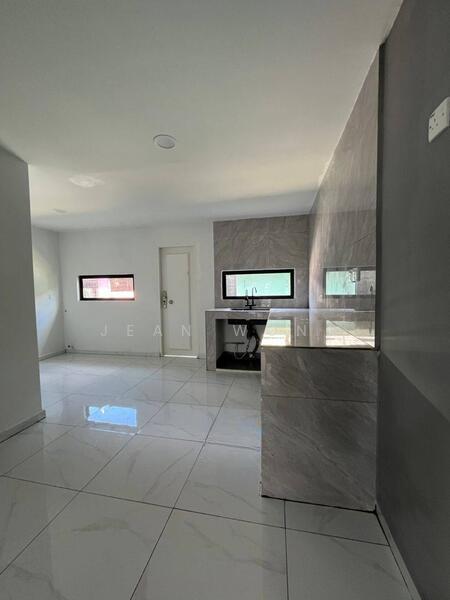 Taman Mount Austin - 1