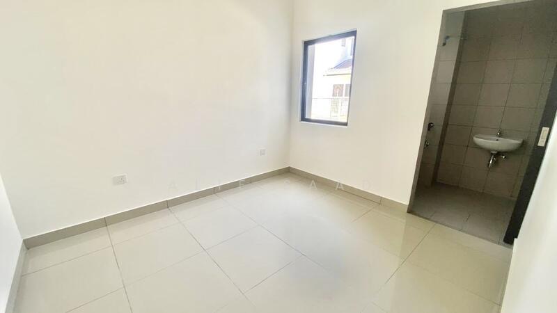 Bandar Bukit Raja : Casira 3 - 5