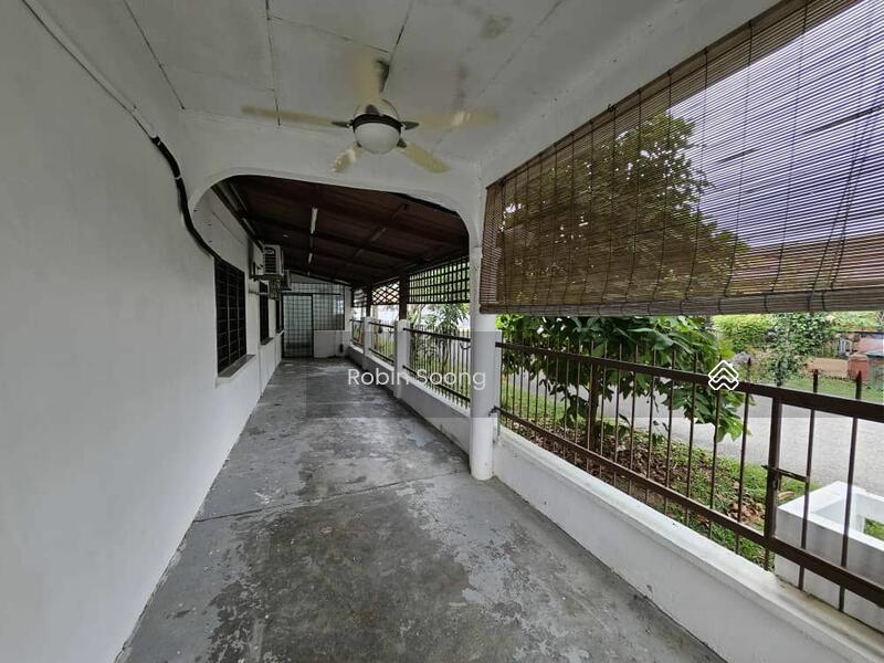 Freehold Corner 1 Storey Terrace house at Ujong Pasir - 4