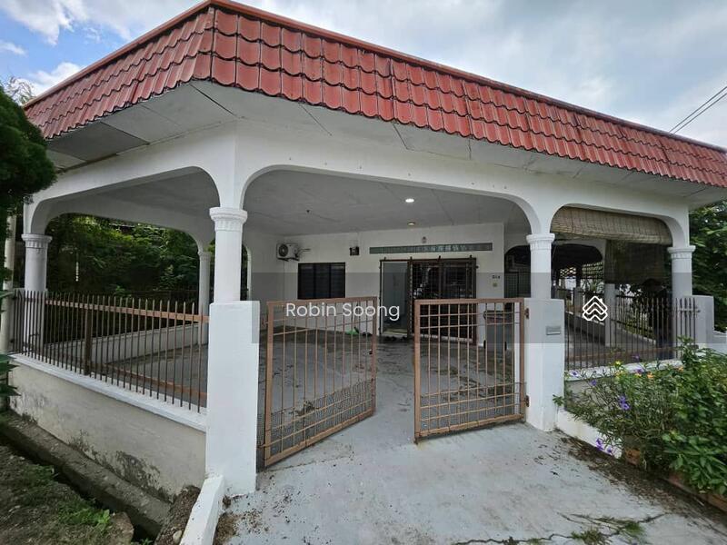 Freehold Corner 1 Storey Terrace house at Ujong Pasir - 1
