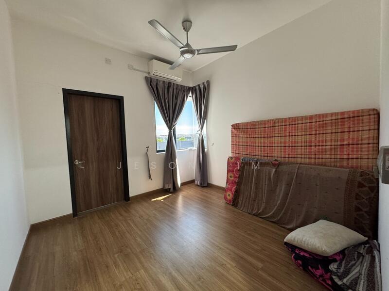 Bandar Bukit Raja : Lumira - 4