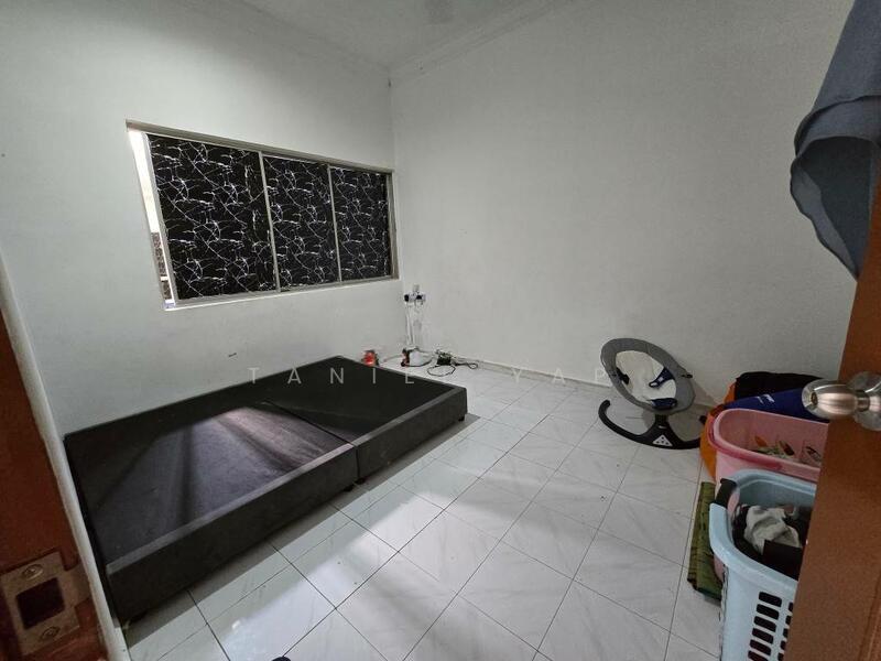 Tepi Sungai - 2