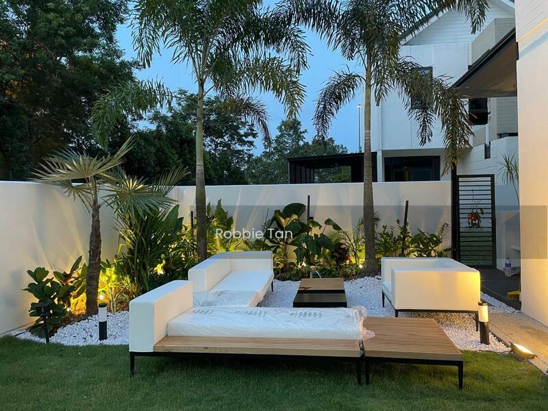 Avira Medini Iskandar - 1