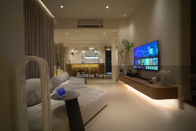 Avira Medini Iskandar - 3