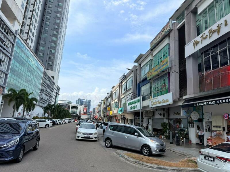 Jalan Austin Heights 8/4, Austin Heights - 5