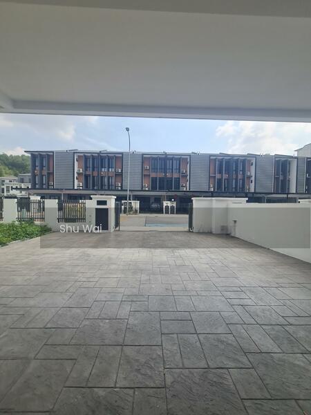 Corner,3sty Superlink BIG side land,do you think 9mins to Pavilion 2,ONLY 1.9xmil,OK? - 5