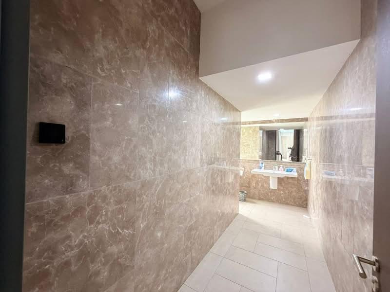 Noble Park Grand Pool Villas East Ledang - 3