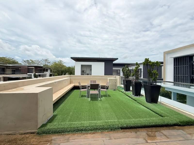 Noble Park Grand Pool Villas East Ledang - 2