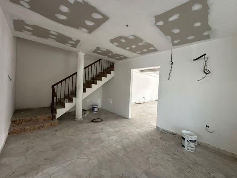 2.5 STOREY SEMI-D CORNER SALE AT JALAN GOH GUAN HO PARTIAL RENO & FULLY EXTEND WITH ALL WIRING READY - 3