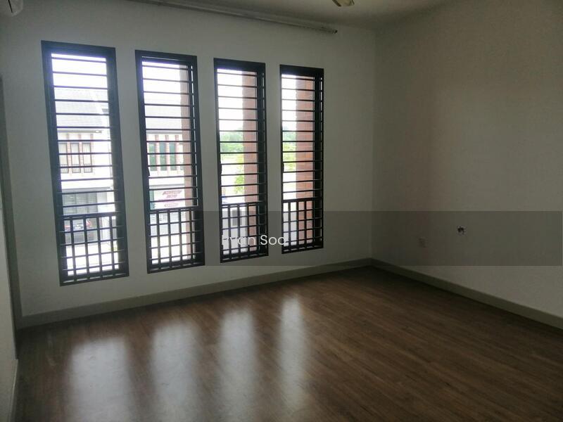 City of Elmina : Elmina Valley 2 - 5