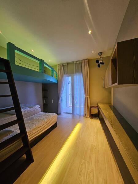 Quayside Seafront Resort Condominiums - 3