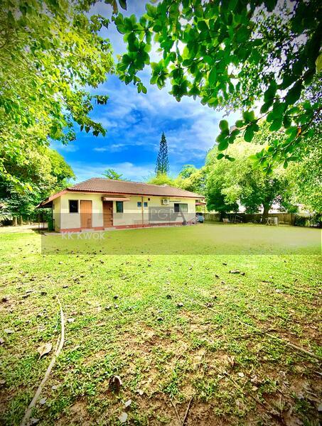 Jalan Bunga Kaca Piring Corner Single Storey Bungalow. - 1