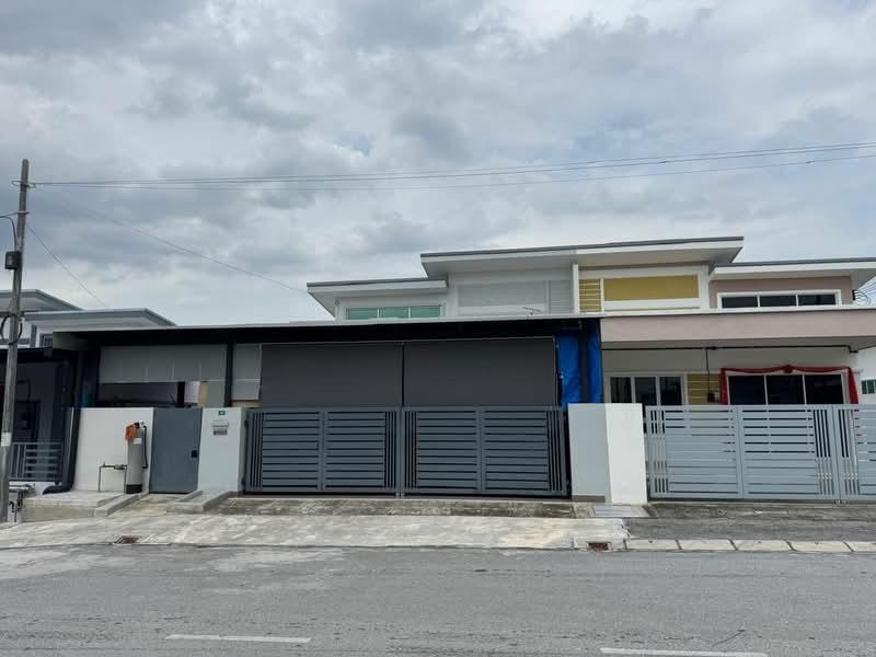 Semi-Detached House at Panorama Lapangan Saujana (Green Park) - 1