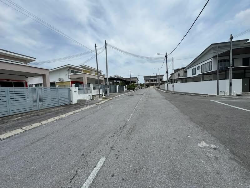 Semi-Detached House at Panorama Lapangan Saujana (Green Park) - 2