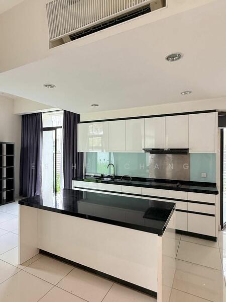 Avira Medini Iskandar - 5