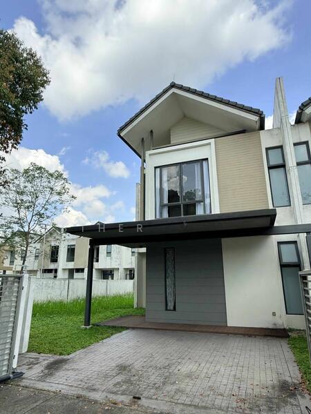 Avira Medini Iskandar - 1