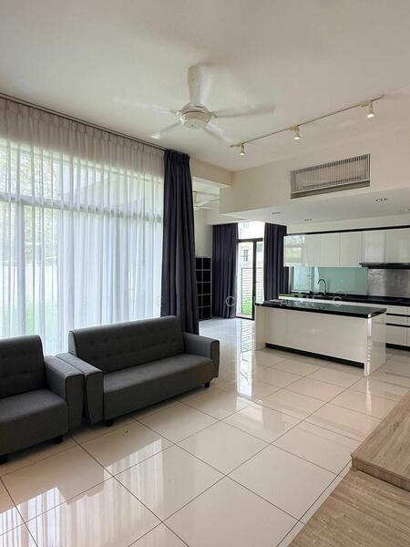 Avira Medini Iskandar - 2