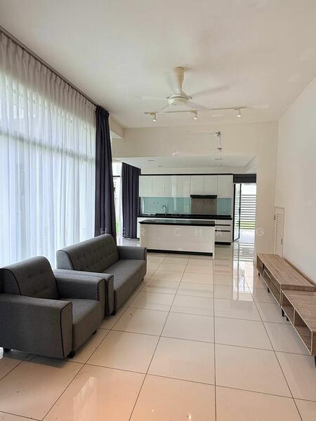 Avira Medini Iskandar - 3