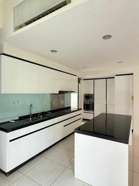 Avira Medini Iskandar - 4