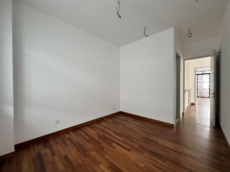 Precinct Arundina - 3