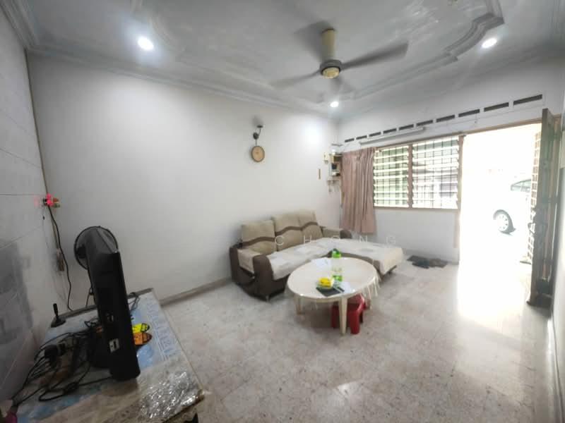 First Garden Single Storey Terrace House Fully Extended For Sale - 1