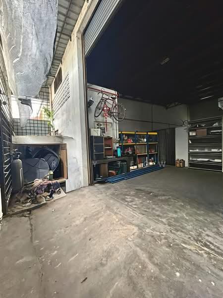 Seelong - 1.5 Storey Terrace Factory (Intermediate Lot) for Sale - 3