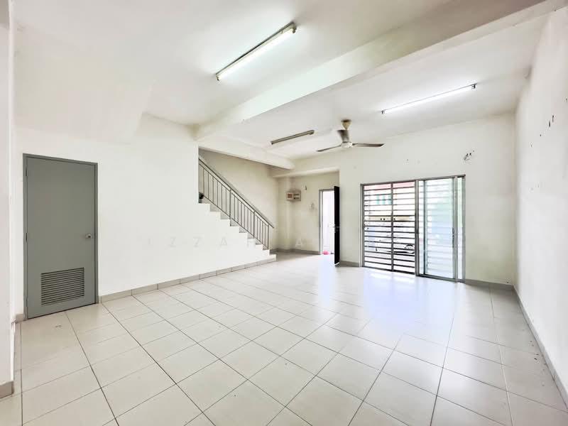 Below MV Double Storey Terrace Aman Putri Seksyen U17 Shah Alam - 5