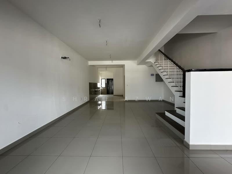 Bandar Bukit Raja : Casira 3 - 2