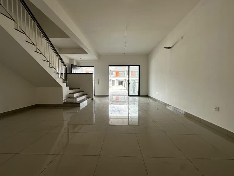 Bandar Bukit Raja : Casira 3 - 3