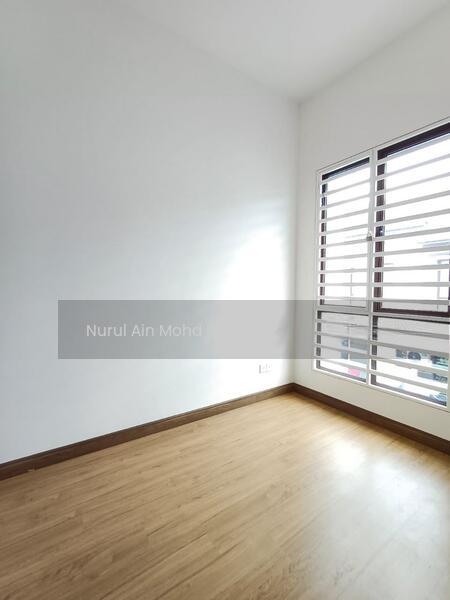 Bandar Ainsdale : Anggun - 2