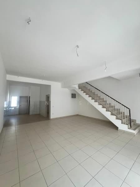 Bandar Ainsdale : Anggun - 4