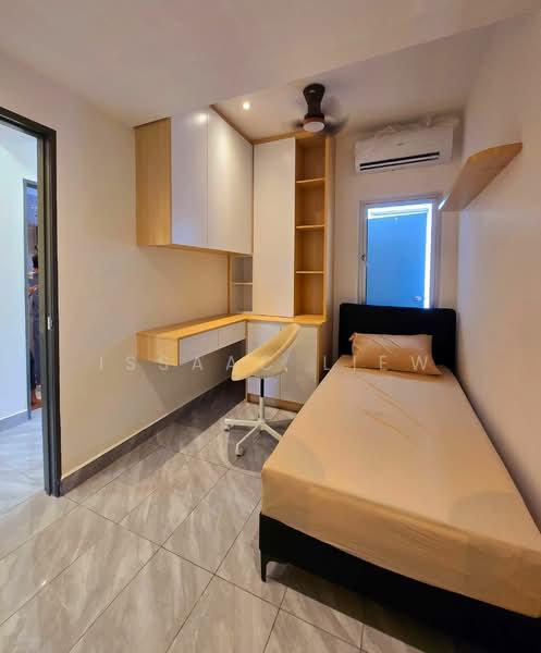 2-storey Terrace House at Kota Warisan - 5