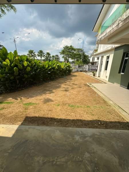 Seri Austin Lake View Corner Lot Double Storey Terrace for Sale - 1