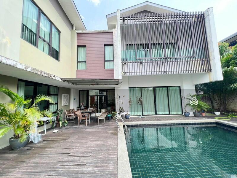 Noble Park Grand Pool Villas East Ledang - 2