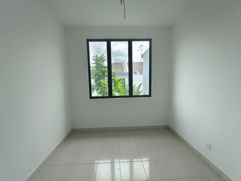 Austin Duta Double Storey Terrace Corner Unit - 2