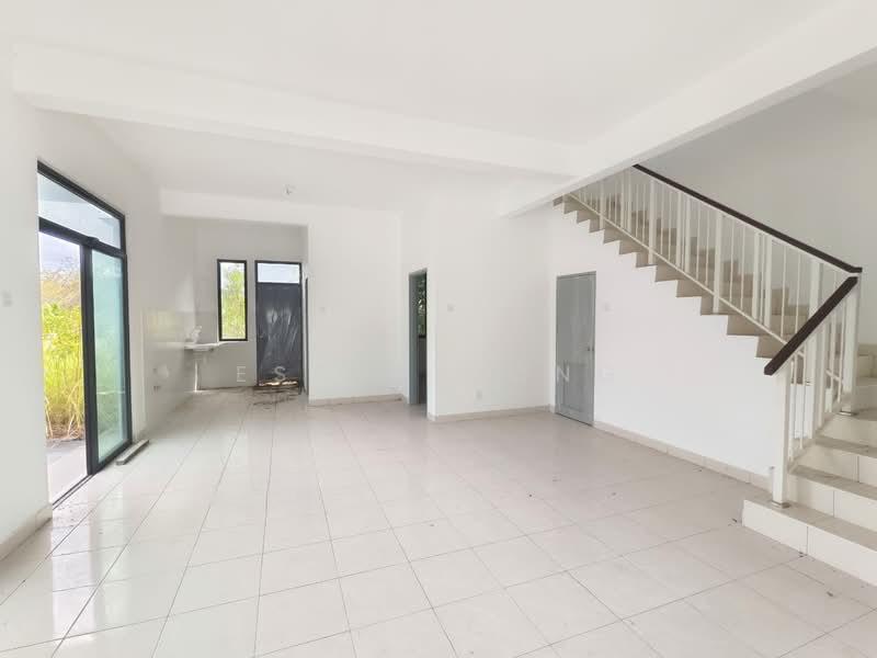 Austin Duta Double Storey Terrace Corner Unit - 1