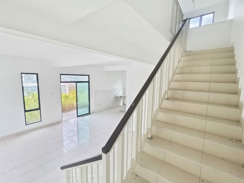 Austin Duta Double Storey Terrace Corner Unit - 5