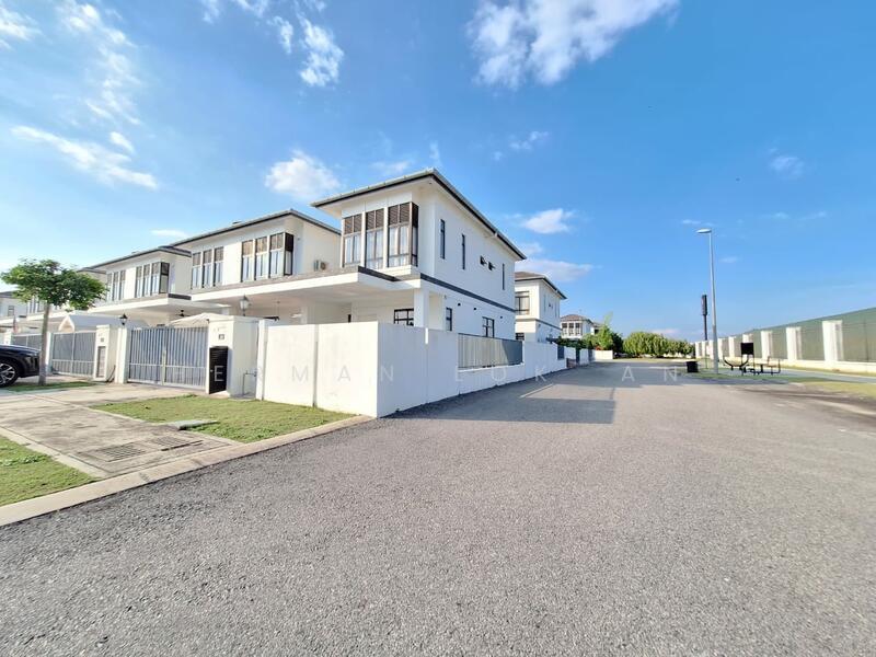 END LOT FACING OPEN 2 Storey Terrace Graham Garden Eco Grandeur Puncak Alam - 2