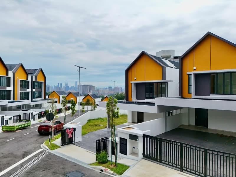 KL East : East 57 - 2