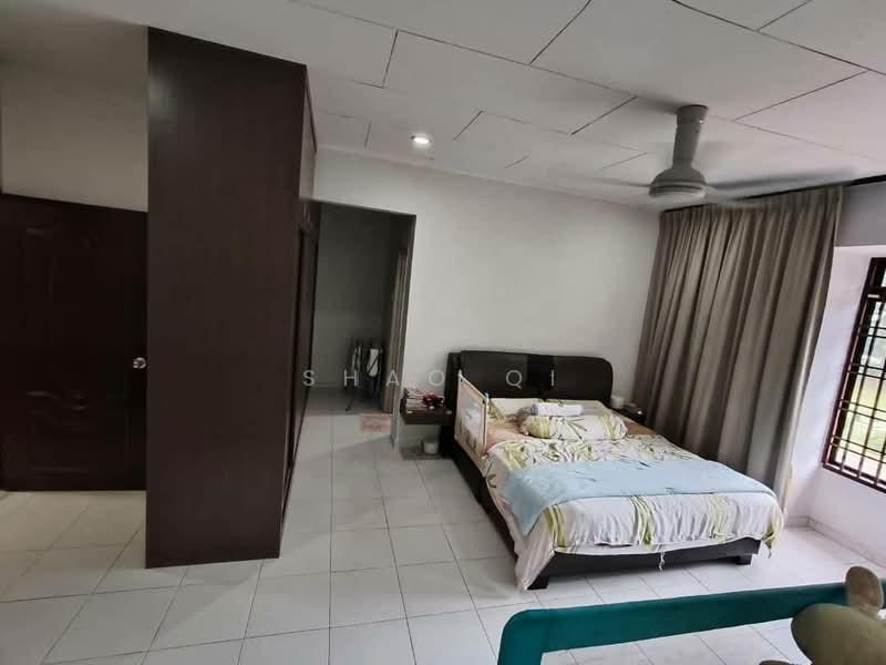 Taman Mount Austin - 5