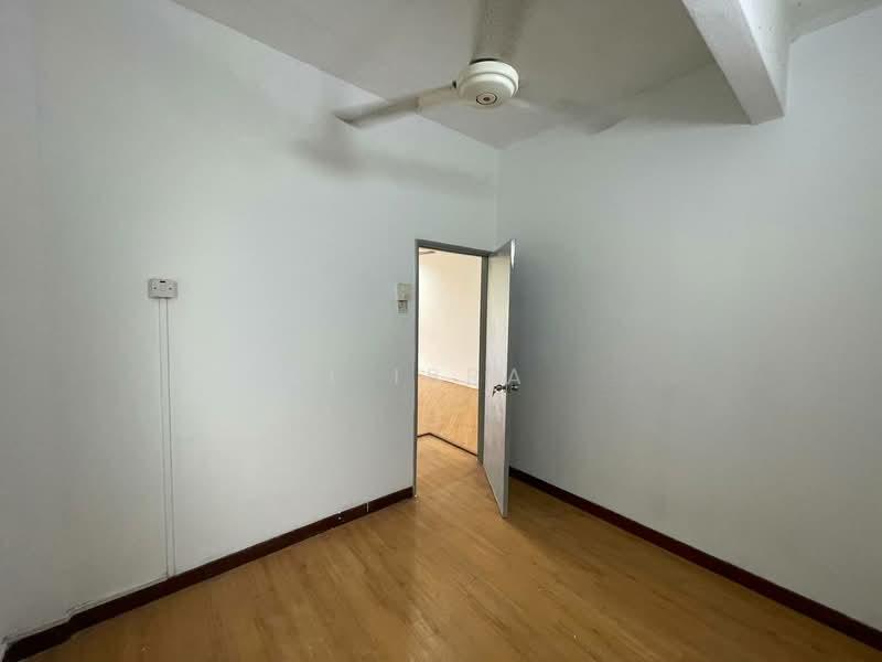 Putri Apartment - 3