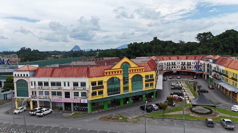 3 Storey Shop Intermediate @ M10 Commercial 10th Mile Facing Main Road - 3