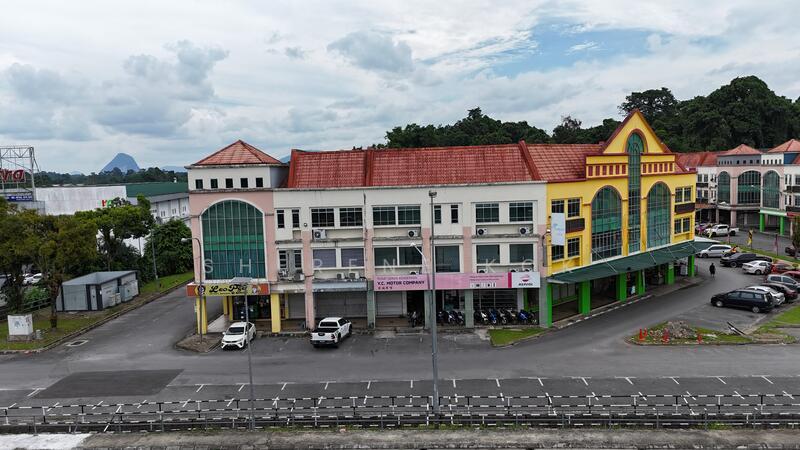 3 Storey Shop Intermediate @ M10 Commercial 10th Mile Facing Main Road - 2