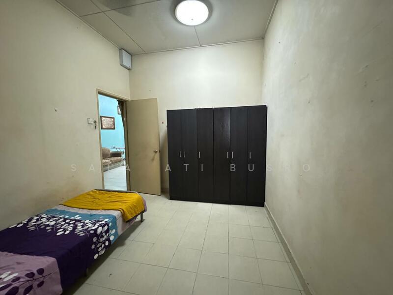 FACING OPEN Single Storey House Jalan Kebun Nenas Bandar Putera 2 Klang - 4