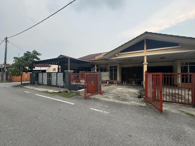 FACING OPEN Single Storey House Jalan Kebun Nenas Bandar Putera 2 Klang - 1